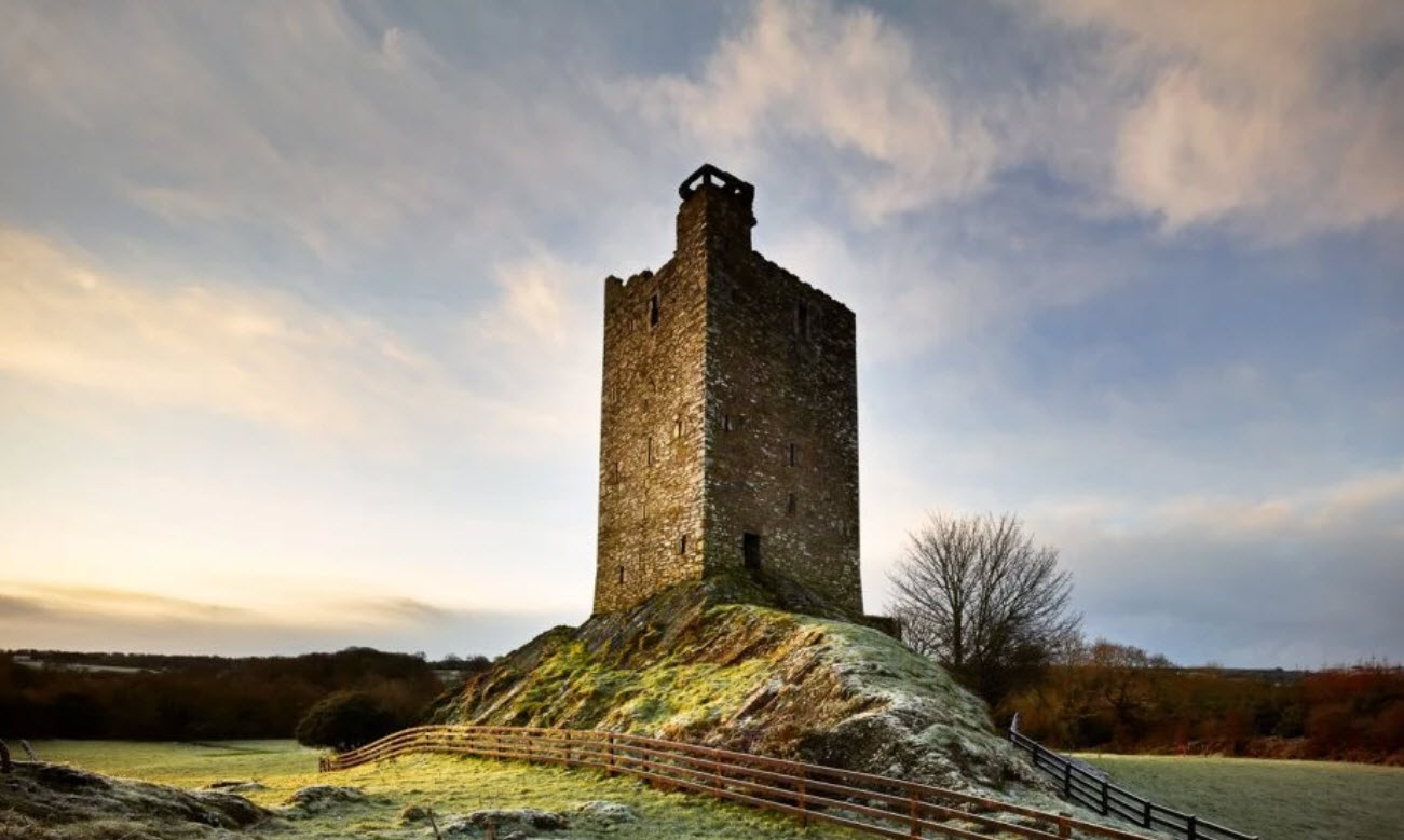 Caisleán Carraig a' Phúca, Ireland